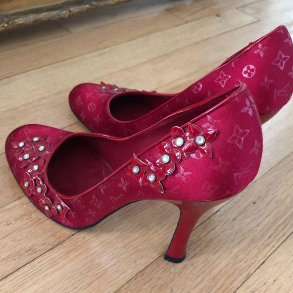Limited Edition Louis Vuitton Red LV Print Pumps - Picture 4 of 6